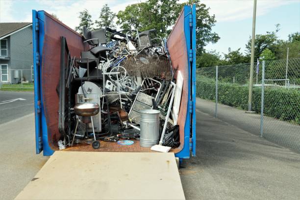 Best Yard Waste Removal  in East Dundee, IL